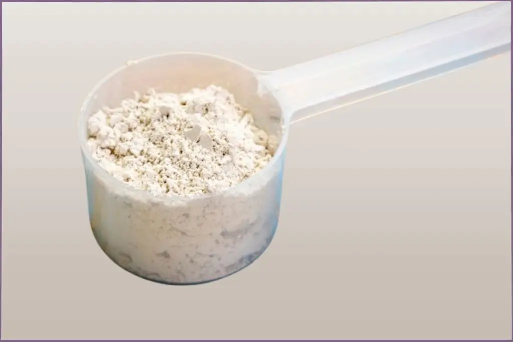 white spoon with diatomaceous earth