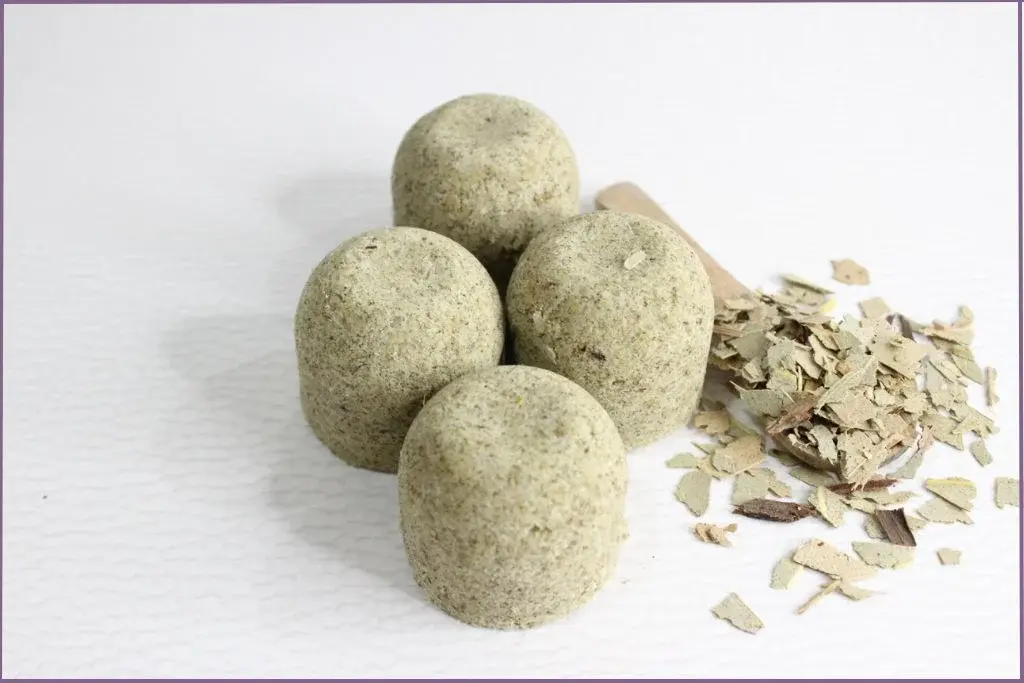 4 homemade aromatherapy shower steamers with eucalyptus and lavender