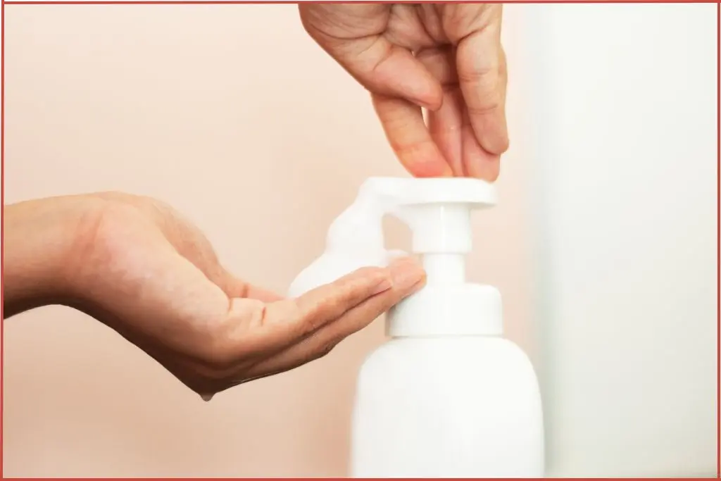 hand pumping foaming hand soap